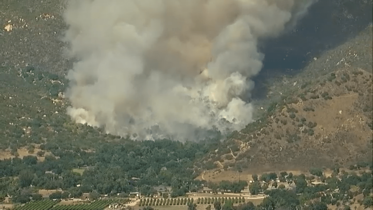 Brush fire in Lakeside prompts evacuations – NBC 7 San Diego